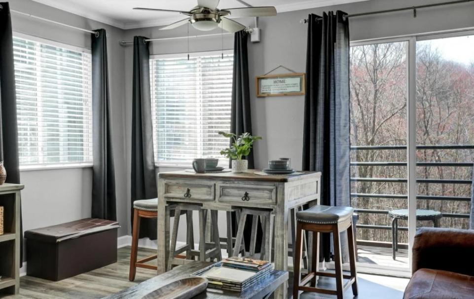 Ferienhaus New- Lovely 2-bdr2bath With Indoor Pool Hot Tub Wi-fi, Great Location *