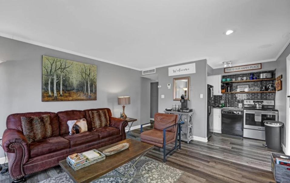 Ferienhaus New- Lovely 2-bdr2bath With Indoor Pool Hot Tub Wi-fi, Great Location