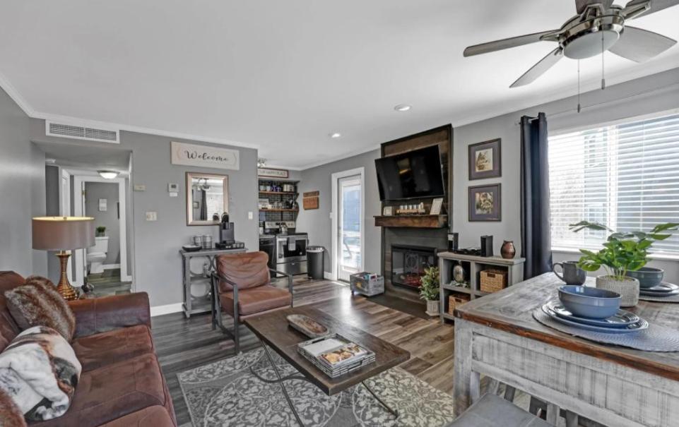 Ferienhaus New- Lovely 2-bdr2bath With Indoor Pool Hot Tub Wi-fi, Great Location