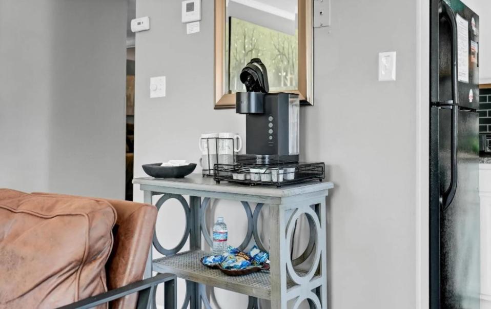 New- Lovely 2-bdr2bath With Indoor Pool Hot Tub Wi-fi, Great Location