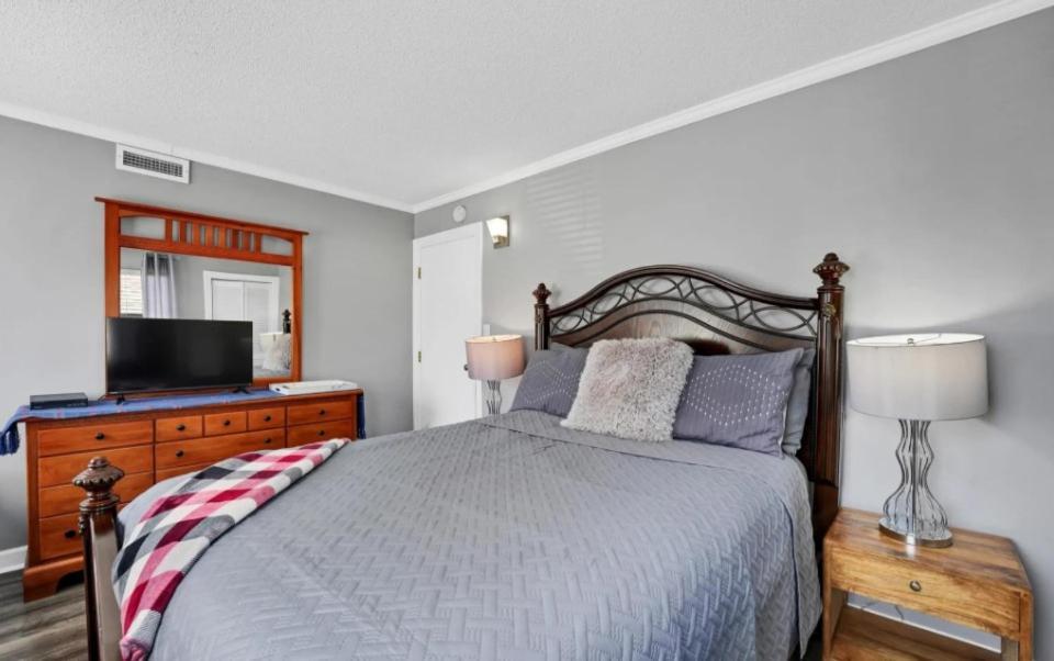 New- Lovely 2-bdr2bath With Indoor Pool Hot Tub Wi-fi, Great Location Gatlinburg