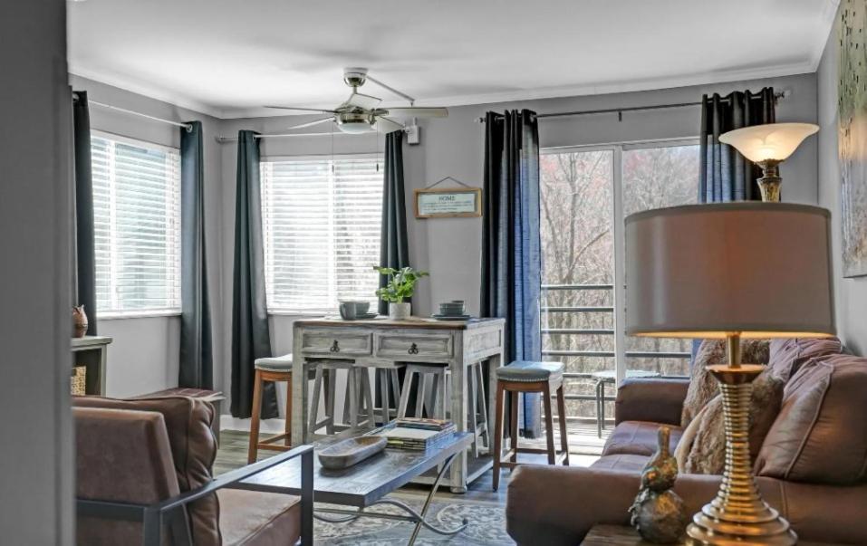Ferienhaus New- Lovely 2-bdr2bath With Indoor Pool Hot Tub Wi-fi, Great Location