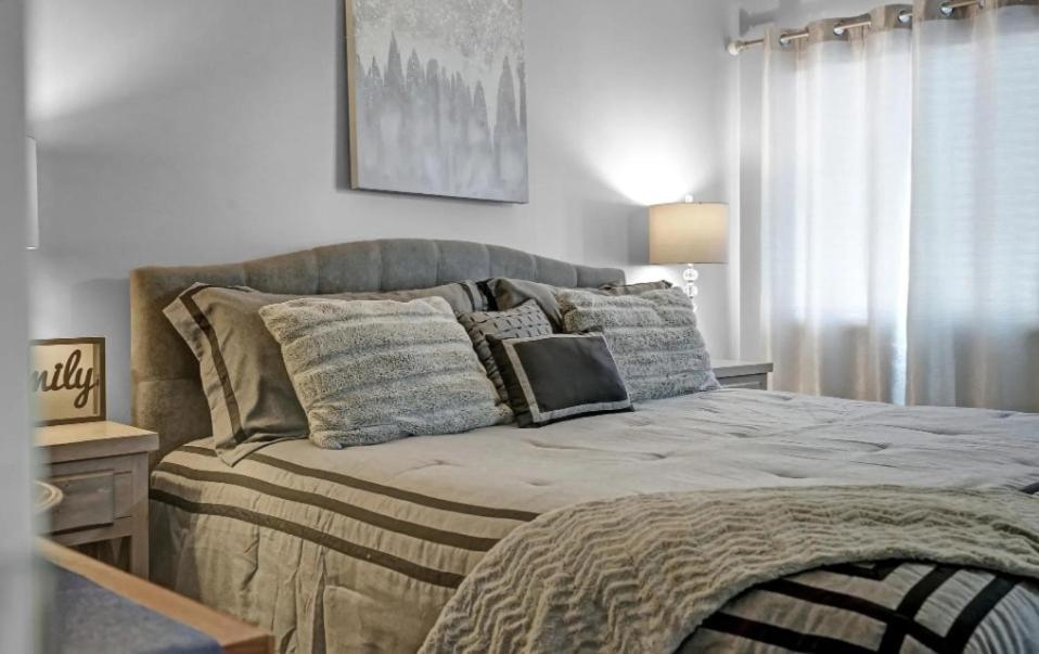 Ferienhaus New- Lovely 2-bdr2bath With Indoor Pool Hot Tub Wi-fi, Great Location *