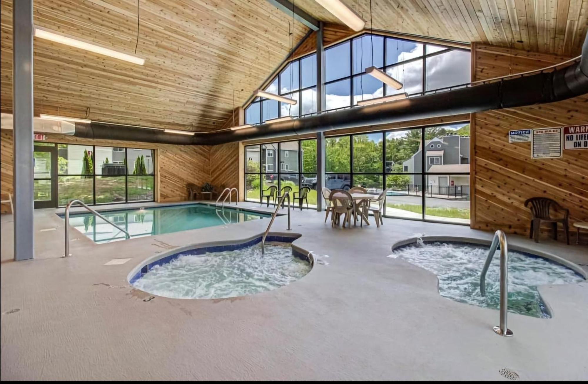 New- Lovely 2-bdr2bath With Indoor Pool Hot Tub Wi-fi, Great Location Ferienhaus