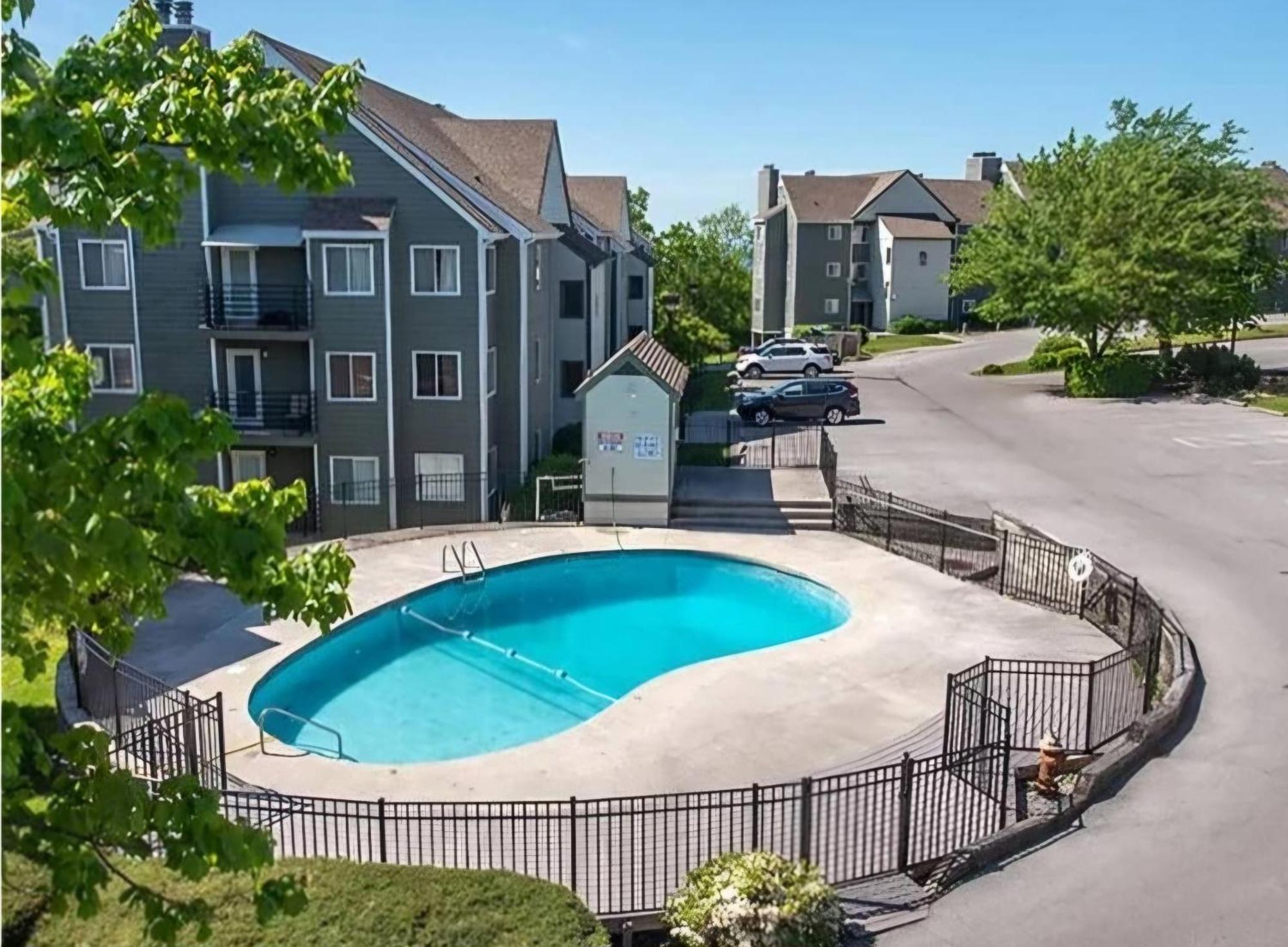 Ferienhaus New- Lovely 2-bdr2bath With Indoor Pool Hot Tub Wi-fi, Great Location *